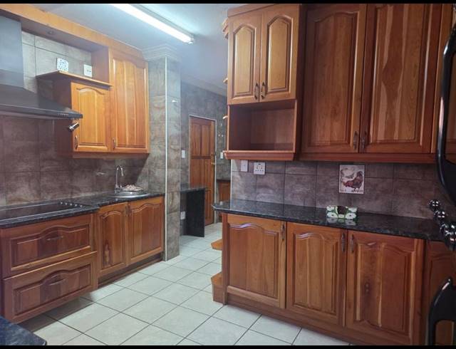 5 BEDROOM HOUSE FOR SALE IN BIRDWOOD ESTATE